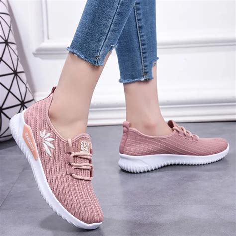 most comfortable casual sneakers women.